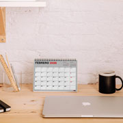 Foto de Agenda 2026 Mesa Para Escribir Basic 15X21Cm A5 