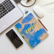 Foto de Agenda 2026 Plus Kraft Nubes Basics 16X22Cm Vista Diaria 