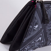 Foto de Estuche escolar triple Chenson VI65640-3 Villanas negro 