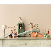 Foto de Juguete Maileg Corner Cabinet Mouse Dark Green 