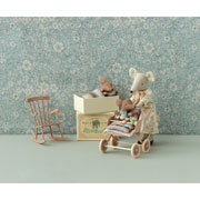 Foto de Juguete Maileg Rocking Chair Mouse Dark Powder 
