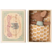 Foto de Muñeco Maileg Sleepy Wakey Baby Mouse Blue 